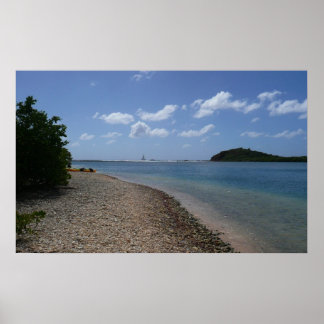 Póster Barco de vela a la distancia en Santo Tomás