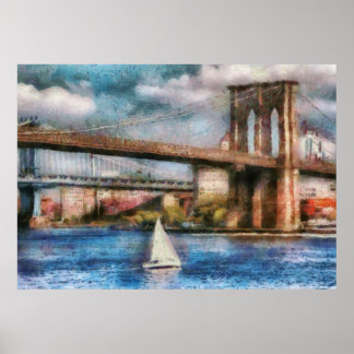 Póster Barco - Navegando bajo el puente de Brooklyn
