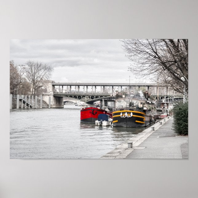 Póster Barcos de casa amarrados cerca de Pont Bir-Hakeim  (Frente)