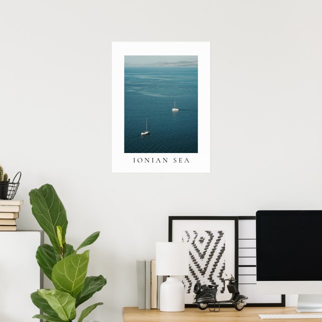 Póster Barcos de vela en el mar Jónico, cerca de Corfú (Oficina en casa)