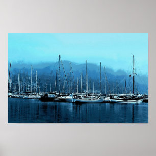 Póster Barcos de vela en una mañana brumosa