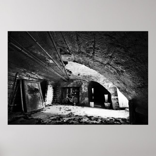 Póster Basamento abandonado (Frente)