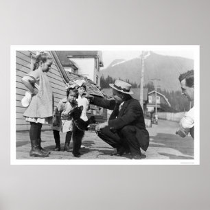 Póster Bear Cub Showoff Alaska 1915