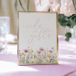 Póster Bebé morado en Rótulo de flores silvestres en flor