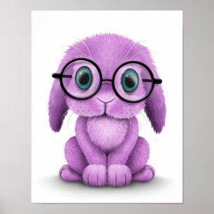 Póster Bebé morado lindo vistiendo gafas en blanco