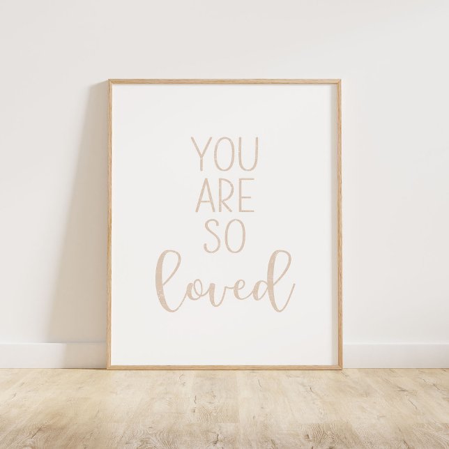 Póster Beige Eres Tan Amado (You Are So Loved typography quote print in beige.)