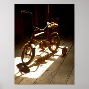 Póster Bicicleta de niño en el antiguo molino de grano