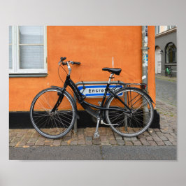 Póster Bicicleta negra contra el muro Naranja, Aarhus, Di
