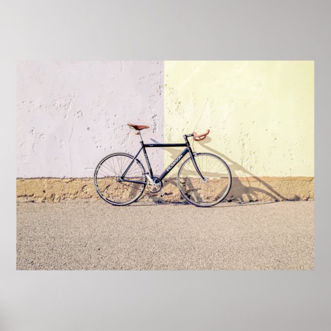 PÓSTER BICICLETA NEGRA Y GRIS EN MURO BLANCO (Frente)