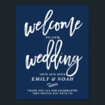 Póster Bienvenida a Boda de fletamento azul marino ruso<br><div class="desc">Cartel boda elegante y rústico con caligrafía moderna de fondo azul marino. Este diseño está disponible en una variedad de colores y estilo de script.</div>