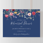 Póster Bienvenida a la cena del ensayo Boho Wildflower<br><div class="desc">Este boho ensayo de la cena con flores silvestres es perfecto para un ensayo boda moderno. El diseño se compone de una variedad multicolor de flores rosadas,  rubíes,  violetas,  violetas,  amarillas,  blancas,  violetas,  rojas y borgoñas.</div>