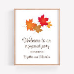 Póster Bienvenida a la elegante fiesta de compromiso de s<br><div class="desc">Elegante fiesta de compromiso de boda diseño poster de bienvenida con señas de bienvenida con vibrante follaje de otoño en colores amarillo,  dorado,  naranja,  cobre y rojo. Personalice el texto marrón oscuro con los nombres de la novia y del novio.</div>