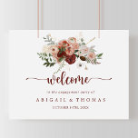 Póster Bienvenida a la fiesta de compromiso floral de oro<br><div class="desc">Este poster dorado rústico y florido de fiesta de bienvenida es perfecto para una celebración moderna de compromiso. El diseño se compone de marsala pintada a mano, flores rosas, rubias, borgoñas y doradas con hojas verdes dispuestas en hermosas coronas. Haz que este poster sea tu propio, agregando el nombre de...</div>