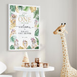 Póster Bienvenida a un animal salvaje de la selva de Baby<br><div class="desc">Poster de bienvenida con la temática "Wild One",  dorada y verde jungla y safari,  con diseño de hojas tropicales y animales salvajes con motivos dorados y de hojas verdes en la parte posterior.</div>