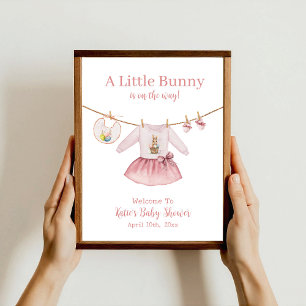 Póster Bienvenida Baby Shower al Chica de Vestido Rosa Co