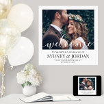 Póster Bienvenida boda Elegante Calligraphy Square Photo<br><div class="desc">Bienvenidos bodas invitados a su ceremonia o recepción con una elegante foto personalizado de un poster cuadrado de 24 "x24". La imagen y todo el texto son simples de personalizar. (IMAGEN PLACEMENT TIP: Una manera fácil de centrar una foto exactamente como quieres es recortarla antes de subirla al sitio web...</div>