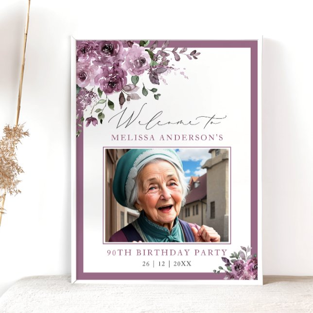 Póster Bienvenida de cumpleaños con foto floral morada li (Subido por el creador)