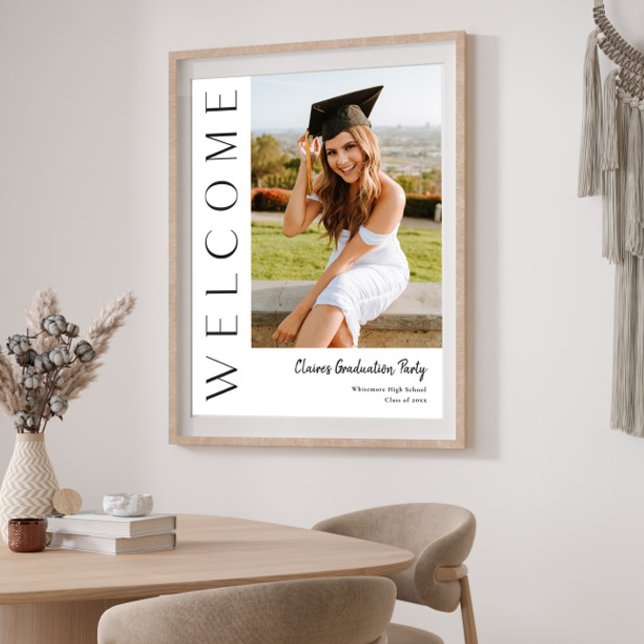 Póster Bienvenida moderna vertical para fiesta de graduac (Modern Typography Graduation Welcome Poster. Available as a printed version or an instant download.)