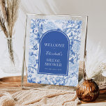 Póster Bienvenidos a la ducha de moda Blue White Chinoise<br><div class="desc">Este diseño de inspiración chinoiserie presenta elegantes flores botánicas,  pájaros y vegetación en tonos azules y blancos. Personalice la invitación con sus detalles y si desea reorganizar el estilo y la ubicación del texto,  pulse el botón "Haga clic para más personalizares".</div>