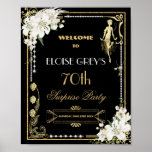 Póster Bienvenidos al Art Deco Pearls White Flowers Gatsb<br><div class="desc">Personalice esta seña de bienvenida de estilo vintage art deco floral Great Gatsby roaring 20s fácil y rápidamente, simplemente presione el botón Editar Usar herramienta de diseño para reorganizar y formatear el estilo y la ubicación del texto. Presenta un marco Art Déco de moda, orquídea blanca de marfil y flores...</div>