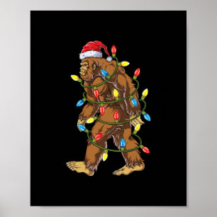 Póster bigfoot santa navidad luces de árbol navidad hombr