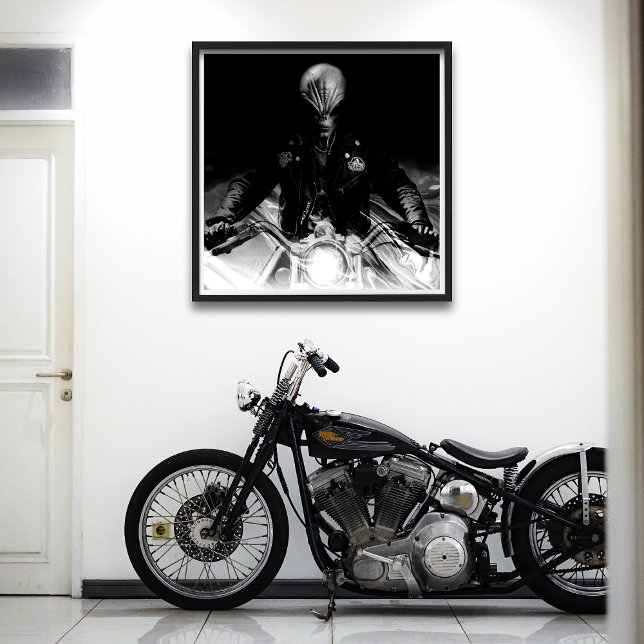 Póster Biker Alien (versión en blanco y negro) (Subido por el creador)