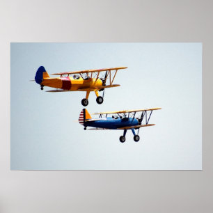 Póster Biplanos antiguos en vuelo