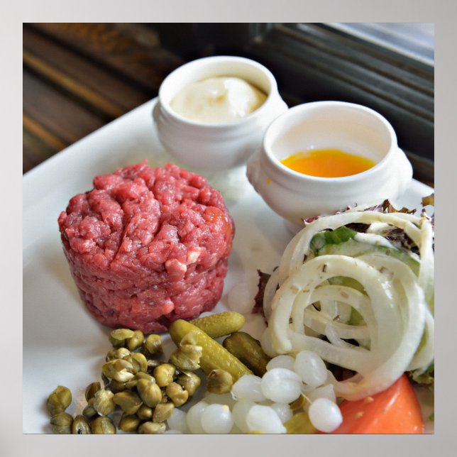 Póster Bistec tártaro con verduras y especias (Frente)