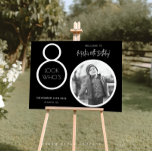 Póster Black Modern Photo 80th Birthday Welcome Sign<br><div class="desc">Bienvenido a nuestros huéspedes a su celebración de cumpleaños número 80 con este impresionante cartel de bienvenida. Con un diseño elegante y de personalizable, esta plantilla le permite añadir fácilmente su propia foto y personalizar el texto, lo que lo convierte en un complemento perfecto a su decoración de 80 años....</div>