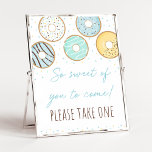 Póster Blue Donut So Sweet Birthday Rótulo<br><div class="desc">Este adorable cartel de mesa sería una gran adición a una fiesta de cumpleaños con temática de donut. Coloque el signo en un marco y muestre el signo en la tabla favorita de su partido. El diseño presenta mis donuts dibujados a mano en colores pastel con espolvorines de confeti.</div>