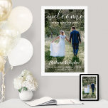 Póster Boda Bienvenida Sencillo Moderno Guion Foto Blanco<br><div class="desc">Bienvenidos a los invitados de la boda a su ceremonia o recepción con un elegante cartel personalizado de 24"x36" con foto. La imagen y todo el texto son fáciles de personalizar. (CONSEJO DE UBICACIÓN DE IMAGEN: Una forma fácil de centrar una foto exactamente como la desea es recortarla antes de...</div>