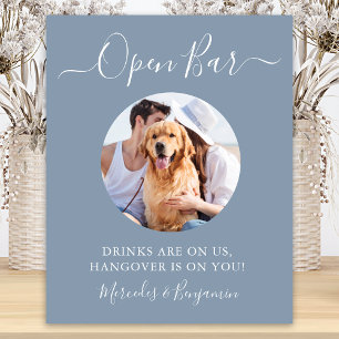 Póster Boda de perro con barra abierta azul polvoriento f