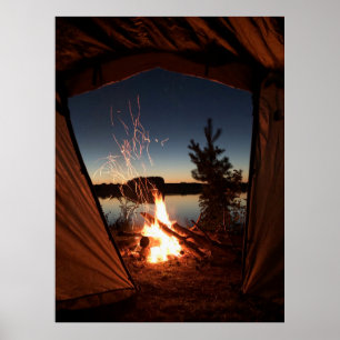 Póster Bonfre cerca del cuerpo del agua