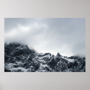 Póster Bordes afilados de montañas y nubes suaves