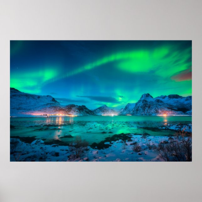 Póster Borealis de Aurora sobre la costa del mar, montaña (Frente)