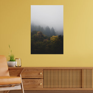 Póster Bosque de otoño envuelto en niebla