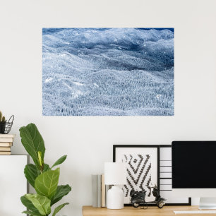 Póster Bosque invernal bajo nieve profunda