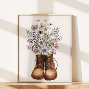 Póster Botas de senderismo con flores silvestres moradas 