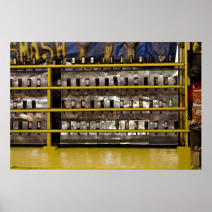 Póster Botellas de cerveza en la pared