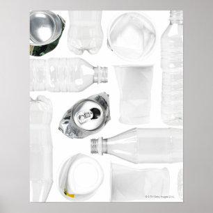 Póster Botellas de plástico, tazas y latas de aluminio se