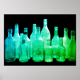 Póster Botellas de vidrio verdes de estilo retro en la pa