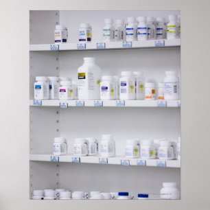 Póster botellas en los estantes en una farmacia