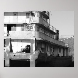 Póster Botes negros y blancos antiguos en la hierba 16x20