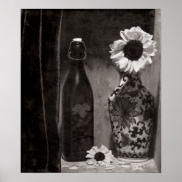Póster Bottle and Flower Vase in Black and White