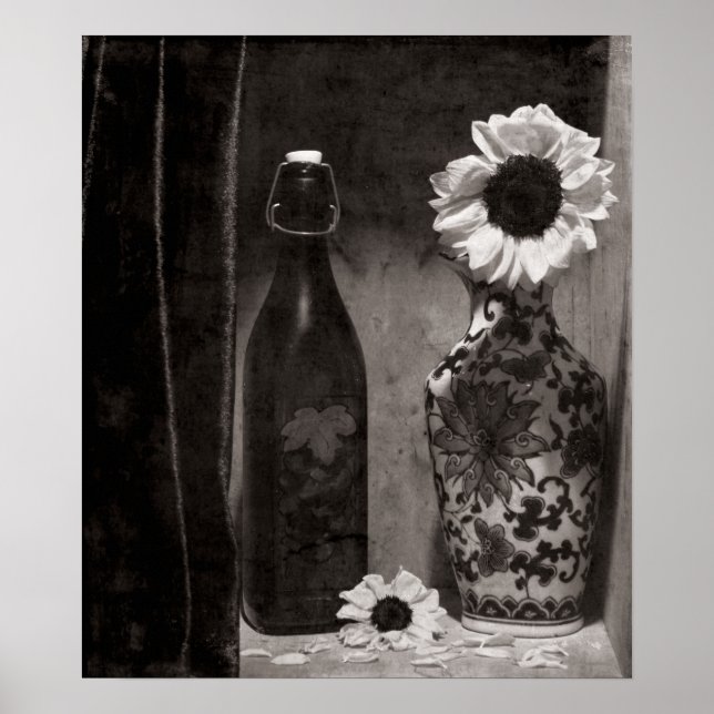 Póster Bottle and Flower Vase in Black and White (Frente)