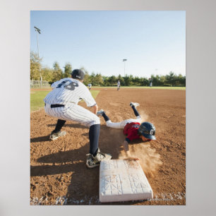 Póster Boys (10-11) playing baseball