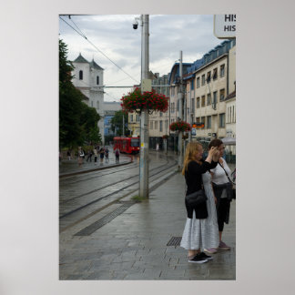 Póster Bratislava Cathedral and Red Tram Street Scene