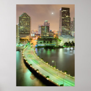 Póster Bridge leads across waterway to downtown Miami