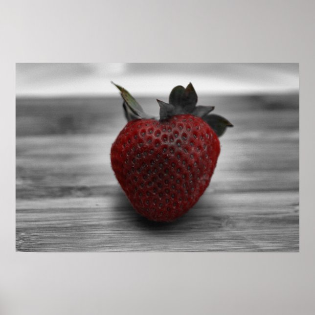 Póster Bright Red Strawberry on B&W Photo Poster (Frente)