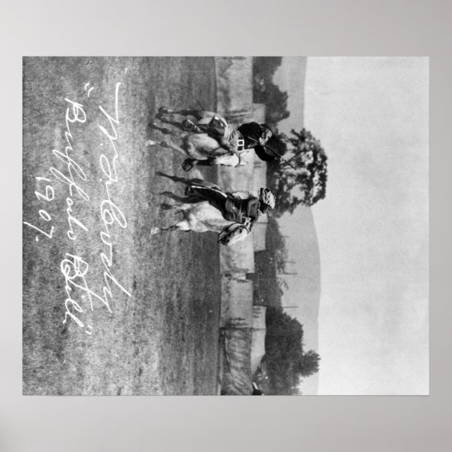 Póster "Buffalo Bill" Cody Riding Horse next to Native (Frente)